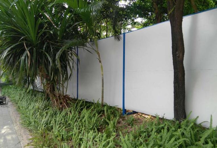pvc塑鋼圍擋材料經過特殊工藝處理
